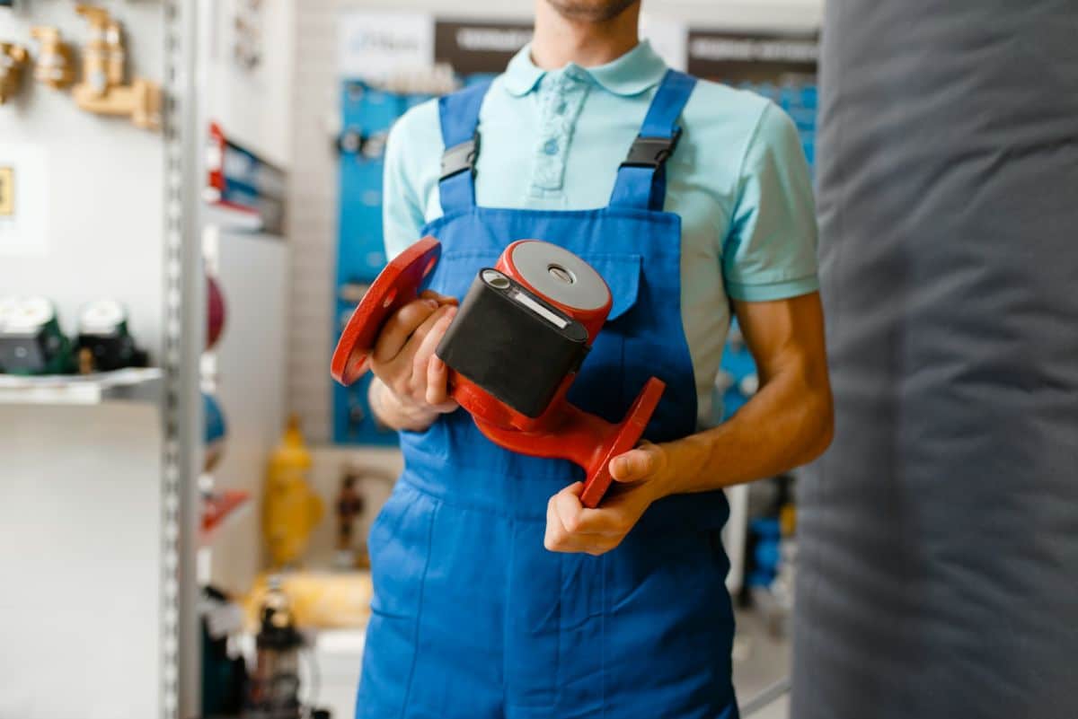 Plumber holds water pump, plumbering store