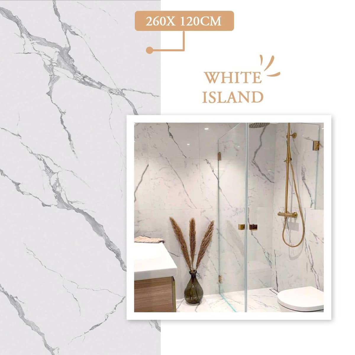 Une Salle De Bains Moderne Avec Des Murs Et Un Sol En Marbre Blanc, Une Cabine De Douche En Verre, Des Accessoires En Or, Des Toilettes Blanches Et Des Plantes Séchées Dans Un Vase.